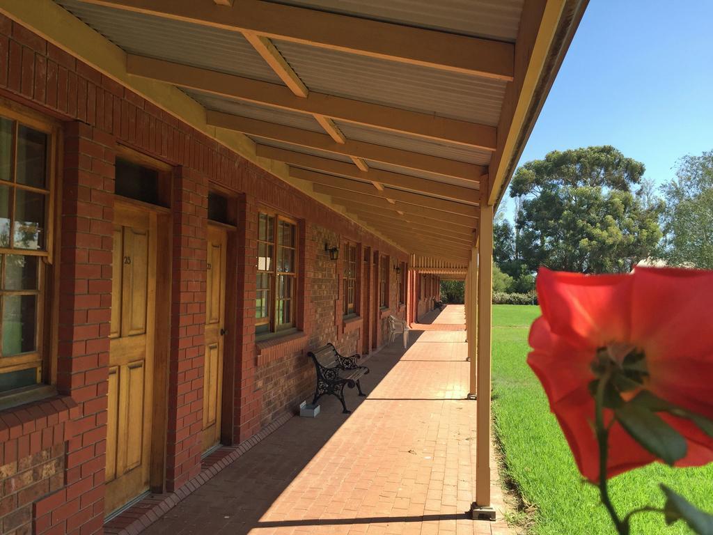 Coonawarra Place Motor Inn Eksteriør billede