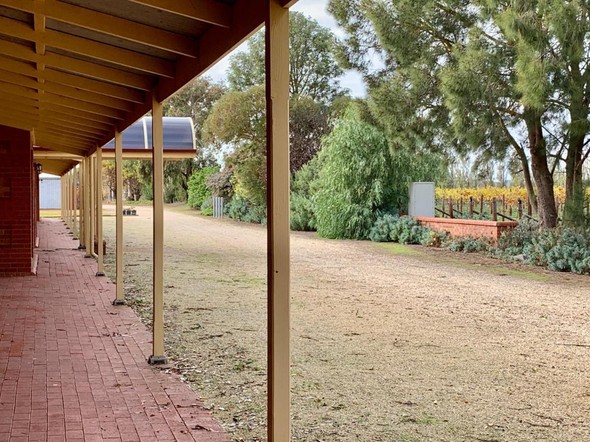 Coonawarra Place Motor Inn Eksteriør billede